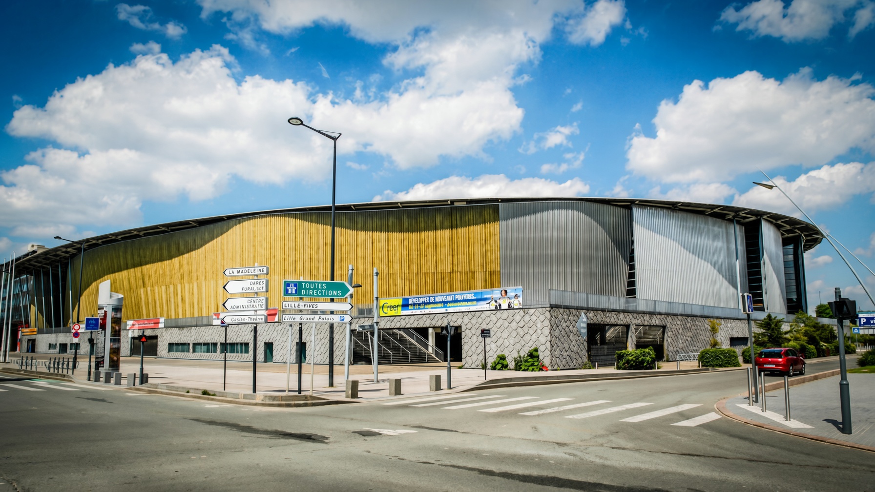 Lille Grand Palais, façade bois et métal, boulevard des Cités Unies